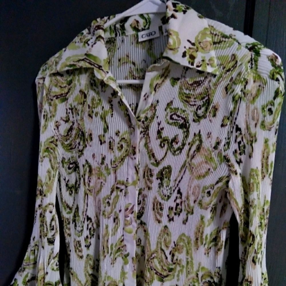 𝅺CATO BRAND Ladies blouse size small.  Brown, green, tan and white.